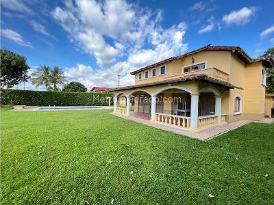 Casa de 5 alcobas en venta en Via Armenia La Tebaida, Armenia, 500 m² · foto 2 de 20