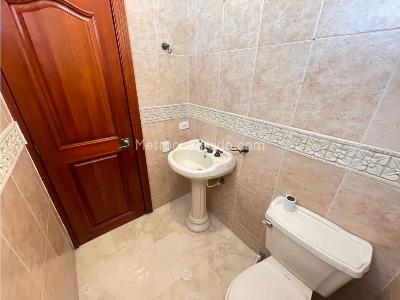 Casa de 3 alcobas en venta en Fundadores, Armenia, 180 m² · foto 4 de 20
