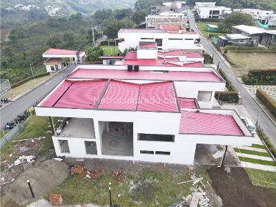 Casa de 3 alcobas en venta en Via Armenia Calarca, Armenia, 600 m² · foto 6 de 8