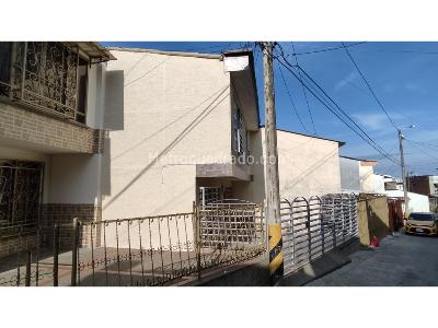 Casa de 4 alcobas en venta en 7 De Agosto, Armenia, 102 m² · foto 2 de 10