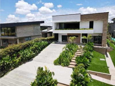 Casa de 5 alcobas en venta en Via Armenia Calarca, Armenia, 644 m² · foto 2 de 20