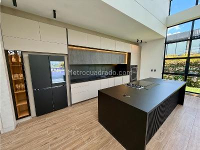 Casa de 5 alcobas en venta en Via Armenia Calarca, Armenia, 644 m² · foto 9 de 20