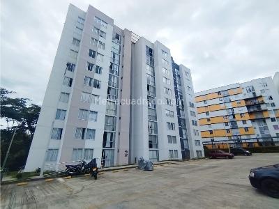 Apartamento en venta en Bosques De Pinares, Armenia · foto 2 de 20