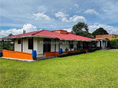 Casa de 4 alcobas en venta en Via Armenia La Tebaida, Armenia · foto 2 de 20