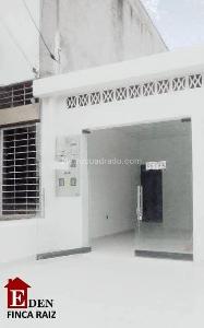 Casa de 3 alcobas en venta en Barrio Kennedy De Girardot, Girardot, 180 m² · foto 2 de 18
