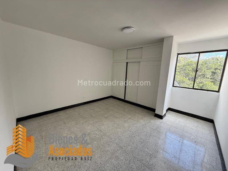 Apartamento de 3 Alcobas cerca a la Universidad Bolivariana en Laureles - 8