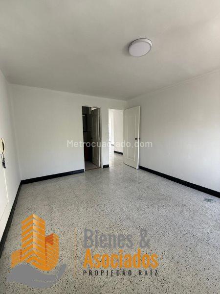 Apartamento de 3 Alcobas cerca a la Universidad Bolivariana en Laureles - 9