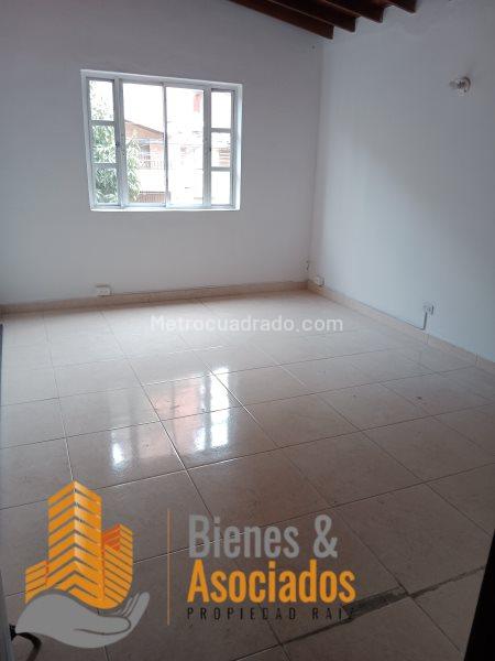 Stylish 5BR House in La Castellana - 3