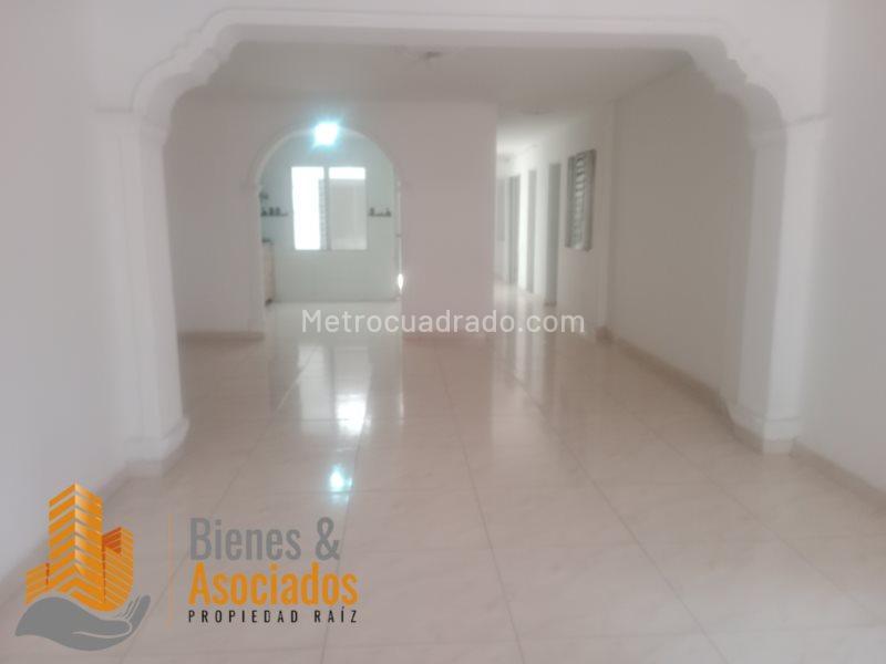 Apartamento de 3 Alcobas en Guayabal, en Primer Piso