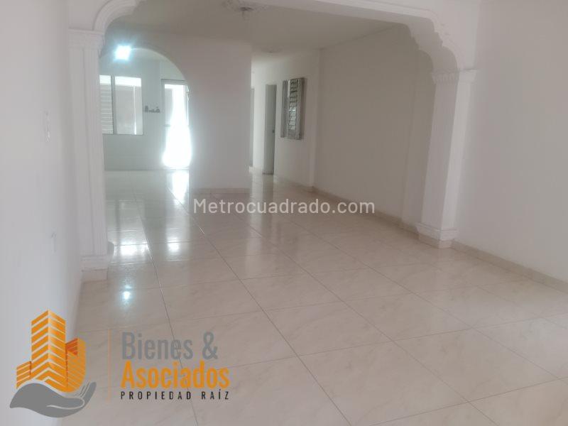 Apartamento de 3 Alcobas en Guayabal, en Primer Piso - 2