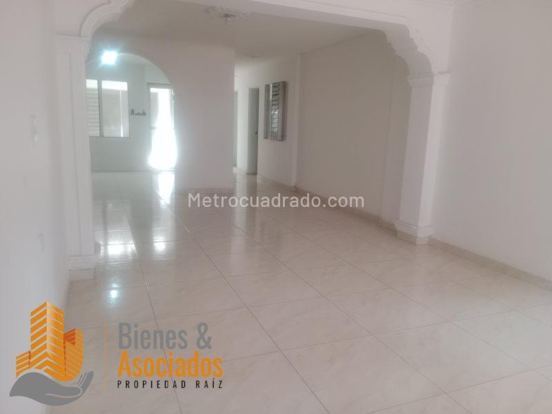 Apartamento de 3 Alcobas en Guayabal, en Primer Piso - 3