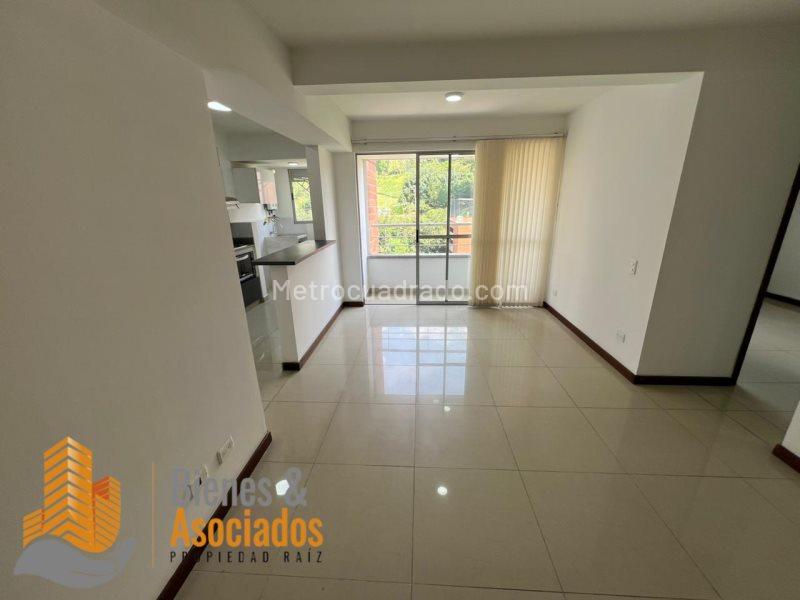 2BR Apartment with Pool in Calasanz
