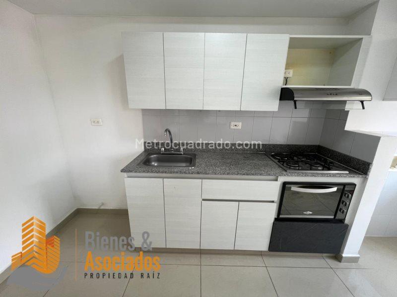 2BR Apartment with Pool in Calasanz - 2