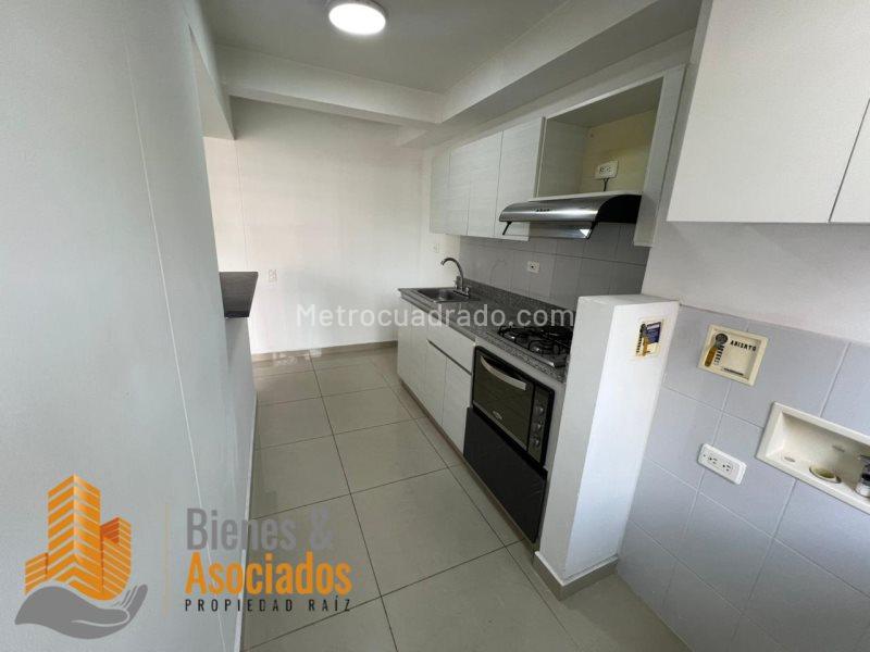 2BR Apartment with Pool in Calasanz - 4