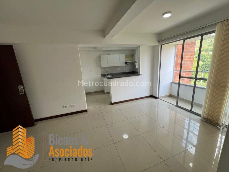 2BR Apartment with Pool in Calasanz - 5