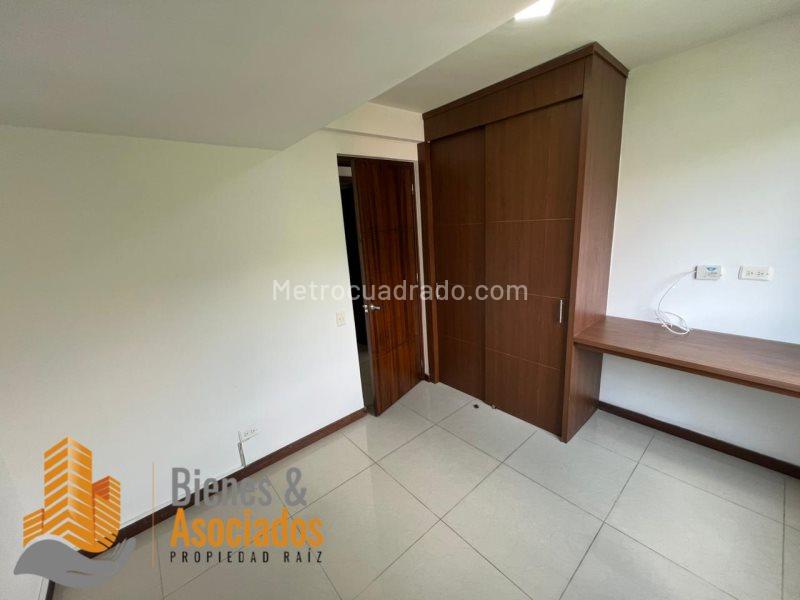 2BR Apartment with Pool in Calasanz - 6