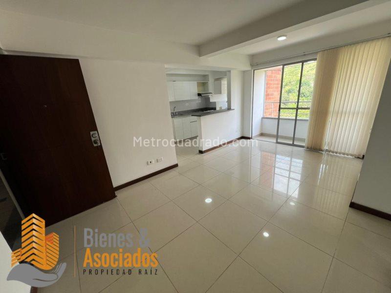 2BR Apartment with Pool in Calasanz - 7