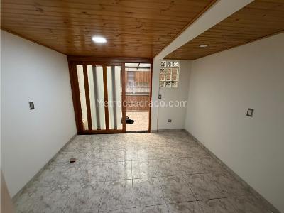 Casa de 4 alcobas en venta en Villas De Granada, Bogotá, 82 m² · foto 1 de 15