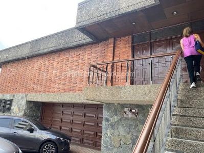 Casa de 5 alcobas en venta en Arboledas, Cali, 547 m² · foto 2 de 19