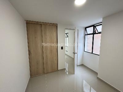 Apartamento en venta en Campo Valdes No 1, Medellín · foto 2 de 17