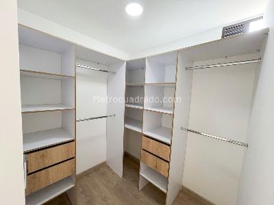 Apartamento en venta en Campo Valdes No 1, Medellín · foto 6 de 17