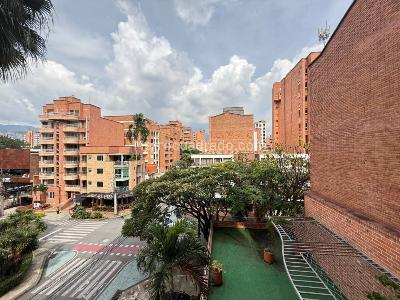 Apartamento de 4 alcobas en venta en Laureles, Medellín, 125 m² · foto 10 de 20