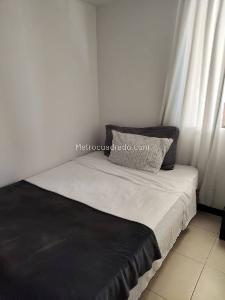 Apartamento de 3 alcobas en venta en Loma Del Indio, Medellín, 74 m² · foto 3 de 19