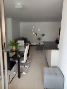 Apartamento de 3 alcobas en venta en Loma Del Indio, Medellín, 74 m² · foto 5 de 19