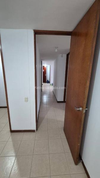 Apartamento Moderno de 3 Alcobas con Piscina en Laureles - 7