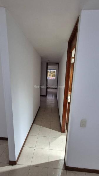Apartamento Moderno de 3 Alcobas con Piscina en Laureles - 8