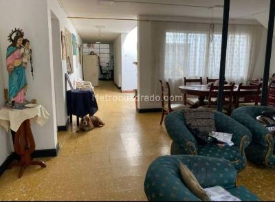 Casa de 3 alcobas en venta en Calasanz, Medellín, 202 m² · foto 3 de 14