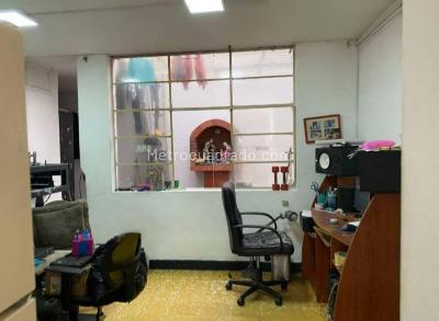Casa de 3 alcobas en venta en Calasanz, Medellín, 202 m² · foto 9 de 14