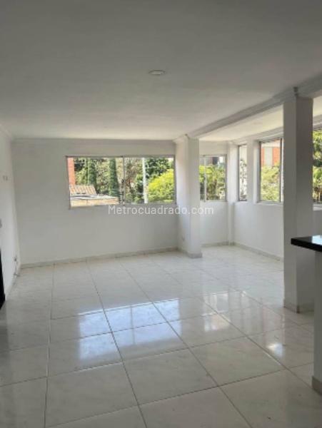 Apartamento Amplio de 4 Alcobas en Laureles - 3