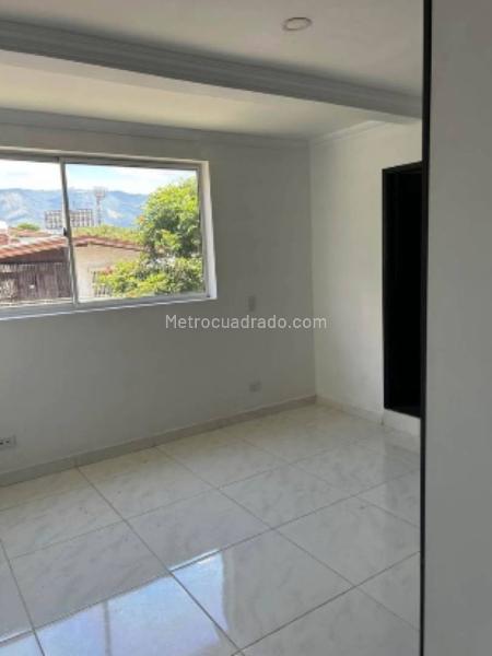 Apartamento Amplio de 4 Alcobas en Laureles - 4