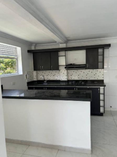 Apartamento Amplio de 4 Alcobas en Laureles - 5
