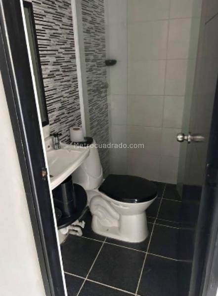 Apartamento Amplio de 4 Alcobas en Laureles - 6