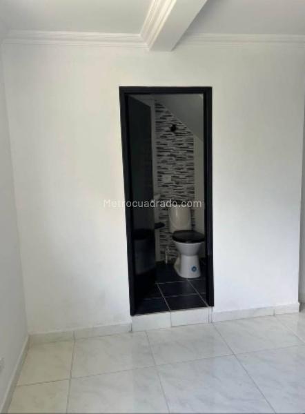 Apartamento Amplio de 4 Alcobas en Laureles - 7