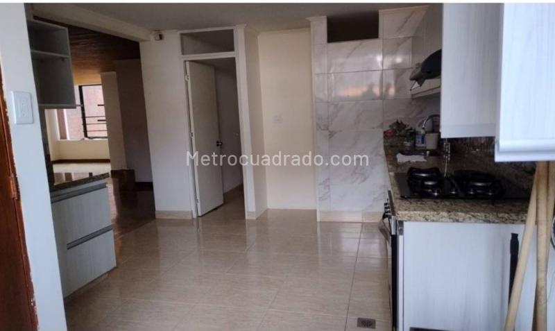 4BR Apartment in Traditional La Floresta Neighborhood - 7