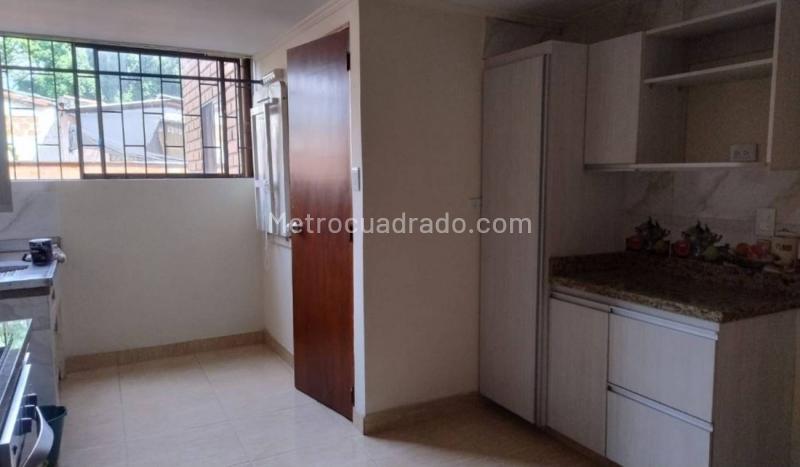 4BR Apartment in Traditional La Floresta Neighborhood - 8