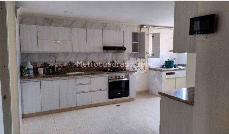 4BR Apartment in Traditional La Floresta Neighborhood - 9