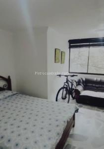Casa de 4 alcobas en venta en El Portal, Envigado, 140 m² · foto 2 de 8