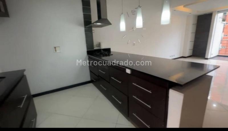 Duplex 3BR Apartment with Jacuzzi in Laureles - 8
