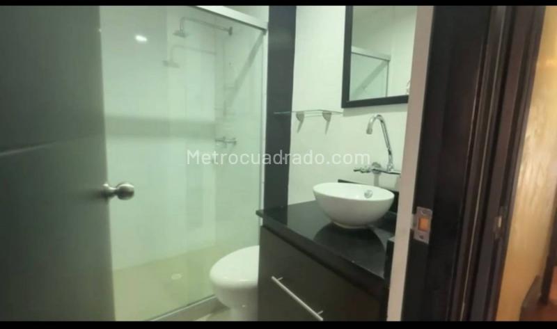 Duplex 3BR Apartment with Jacuzzi in Laureles - 9