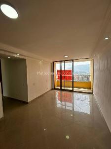Apartamento de 3 alcobas en arriendo en Loma De Los Bernal, Medellín, 100 m² · foto 2 de 20