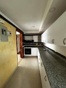 Apartamento de 3 alcobas en arriendo en Loma De Los Bernal, Medellín, 100 m² · foto 8 de 20