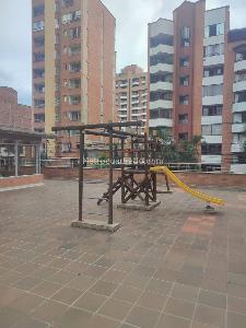 Apartamento de 3 alcobas en arriendo en Laureles, Medellín, 106 m² · foto 10 de 12