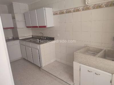 Apartamento de 2 alcobas en arriendo en Laureles, Medellín, 79 m² · foto 2 de 10