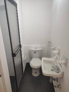 Apartamento de 2 alcobas en arriendo en Laureles, Medellín, 79 m² · foto 3 de 10