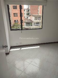 Apartamento de 2 alcobas en arriendo en Laureles, Medellín, 79 m² · foto 6 de 10