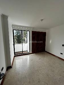 Apartamento de 3 alcobas en arriendo en Castropol, Medellín, 130 m² · foto 13 de 20